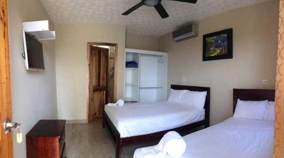 The Lookout Beach Hotel San Lorenzo Exterior photo
