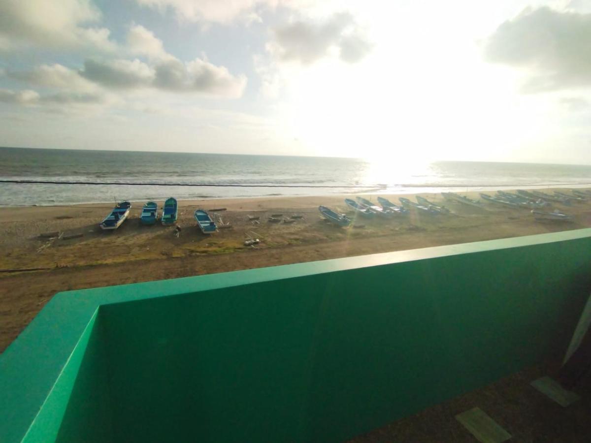 The Lookout Beach Hotel San Lorenzo Exterior photo